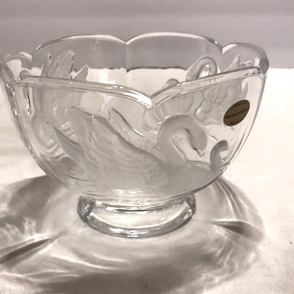 Vintage Teleflora crystal swan bowl